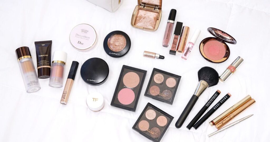 The Essentials that Make Up Your MThe Essentials that Make Up Your Makeupakeup